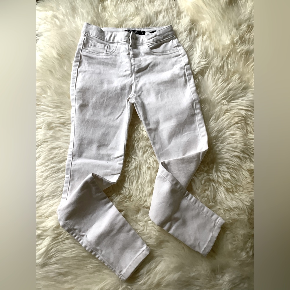 Kids jeans little bit stretchy materials skinny type off white color